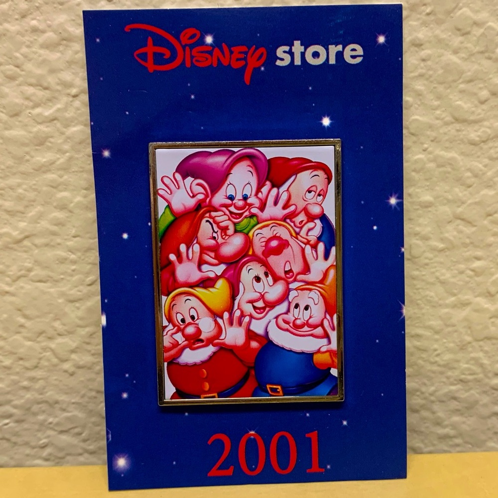 Disney Store 7 Dwarfs from Snow White and the Seven Dwarfs 2001 Exclusive Pin